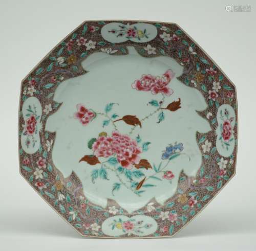 A Chinese octagonal famille rose floral dish, 18thC, Diameter 38,5 cm (minor repaint / chips on the rim)