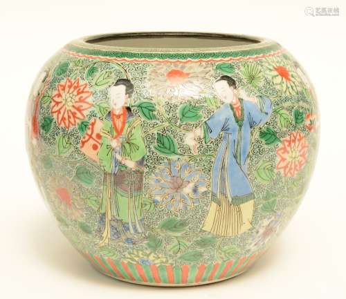 A Chinese famille verte bowl, decorated with figures and floral motifs, 19thC, H 18 cm