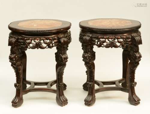 A pair of Chinese carved hardwood stools with marble top, H 58 - 58,5 - Diameter 54 - 55 cm