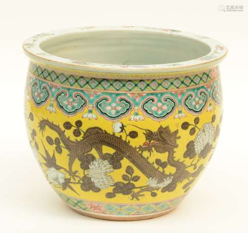 A Chinese yellow-ground polychrome cachepot, painted with dragons and flowers decoration, 19thC, H 26 - Diameter 31,5 cm