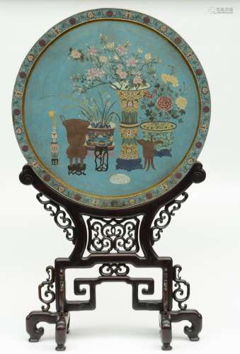 An imposing Chinese round cloisonné plaquette, mounted on matching wooden base, H 117 - W 62,5 - Diameter 69 cm