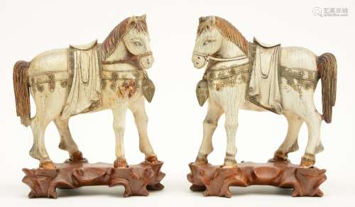 A pair of Chinese ivory horses, polychrome and scrimshaw decorated on matching wooden base, first half 20thC, H 19,5 cm (with base) 16,5 cm (without base) (minor damage)