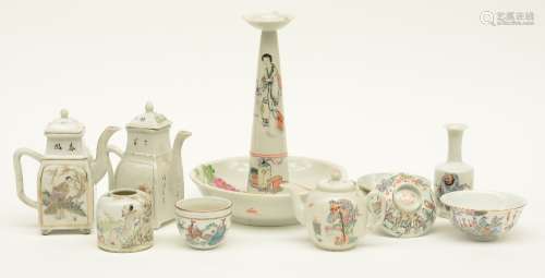 A various Chinese famille rose and polychrome decorated porcelain, some marked, 19thC and 20thC, H 5,5 - 29,5 cm (one cover with chips)