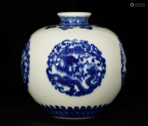 Chinese blue and white mini vase,Marked at Bottom