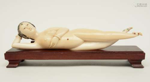 A fine Chinese ivory 'medicine lady' on a wooden base, scrimshaw decorated, turquoise and glass pearls, late Qing period, 19thC, L 32 cm (with base) / 30 cm (without base), Weight: ca. 542 g (without base)