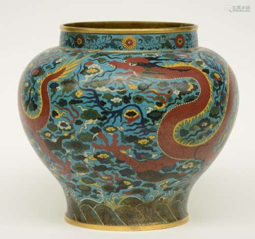 A large Chinese cloisonné vase, decorated with dragons, H 32 cm