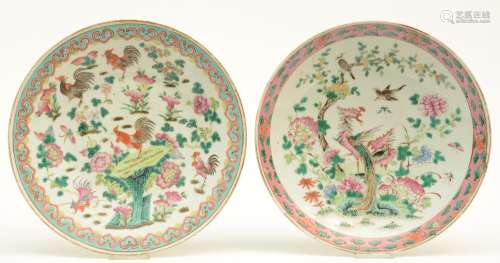 Two Chinese famille rose dishes, decorated with birds and flowers, 19thC, Diameter 34,5 cm  (one dish with a chip on the rim)