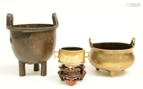 Three Chinese bronze incense burners, one with matching base, two marked, 18thC/19thC, H 3,5 - 13 cm (minor damage)