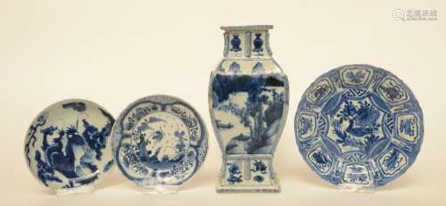 A blue and white quadrangular vase decorated with mountanious river landscapes, flower branches and antiquities, Ming, 17thC; added a 17thC dish in 'Kraak porcelain' and two 18thC blue and white dishes, H 28,5 - Diameter 16 - 21,5 cm (chips on the rim)