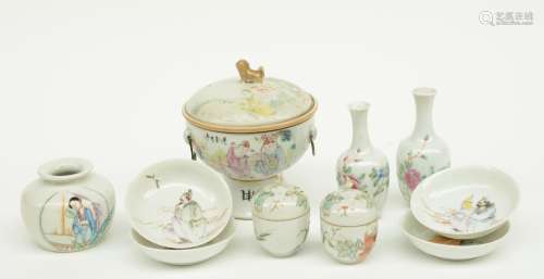 Lot of Chinese famille rose and polychrome porcelain, decorated with literati, flower branches and a courtlady, 19 and 20thC, H 7,5 - 16 cm - Diameter 10,5 cm