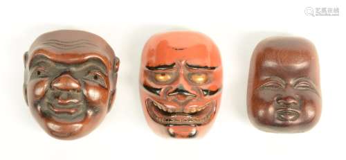 Three Japanese wooden mask netsuke, both signed; one in lacquer; all three late Edo-period, H 4 - 3,6cm.