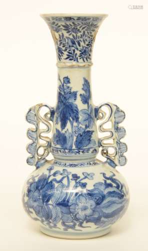 A Chinese blue and white floral vase, Kangxi, H 26 cm (damage)