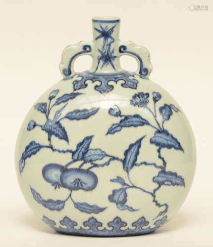 A Chinese blue and white floral decorated 'moonflask', H  29,5 cm