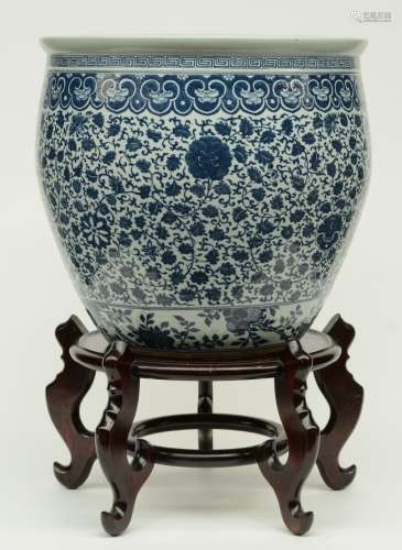 A Chinese blue and white jardinière with floral decoration, with a matching wooden stand, H 68 (with base) / H 44 (without base) - Diameter 46 cm