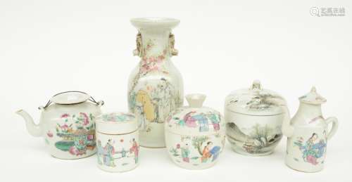 A Chinese lot of famille rose and polychrome decorated porcelain, 19th - 20thC, H 8,5 - 23 cm (minor chips)