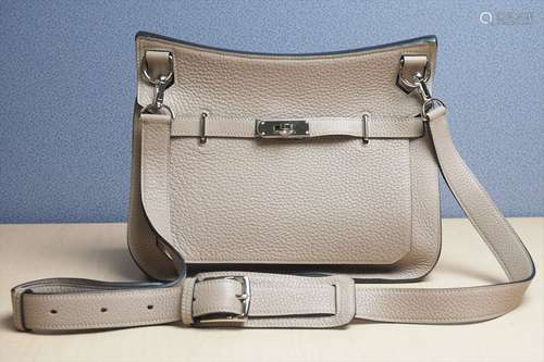 Helmes Shoulder Bag