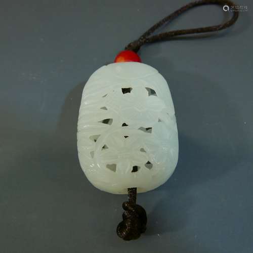 ANTIQUE CHINESE CARVED HETIAN JADE PENDANT