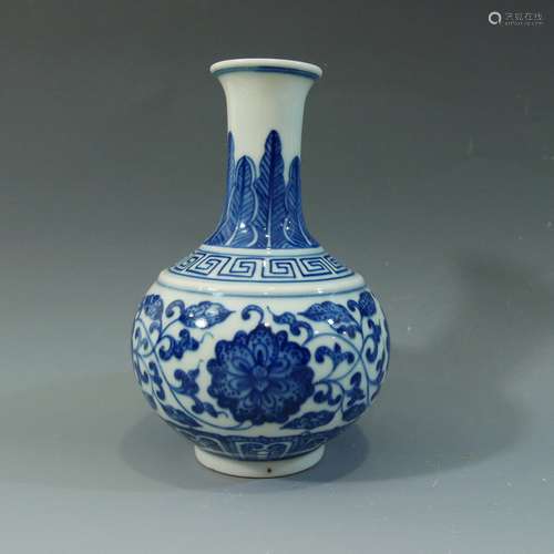 ANTIQUE CHINESE IMPERIAL BLUE WHITE PORCELAIN VASE - QIANLONG MARK & PERIOD