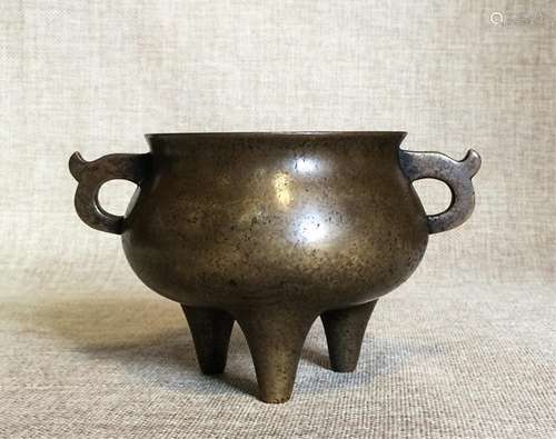 CHINESE BRONZE TRIPOD CENSER