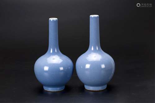 PAIR OF CHINESE BLUE GLAZED BOTTLE VASE