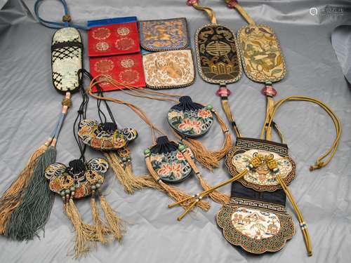 GROUP OF 8 CHINESE EMBROIDERY POCHES