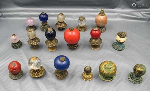 GROUP OF 17 CHINESE QING OFFICIAL HAT FINIAL