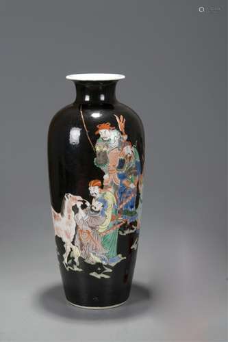 CHINESE FAMILLE NOIR GLAZED VASE, FIGURAL MOTIF