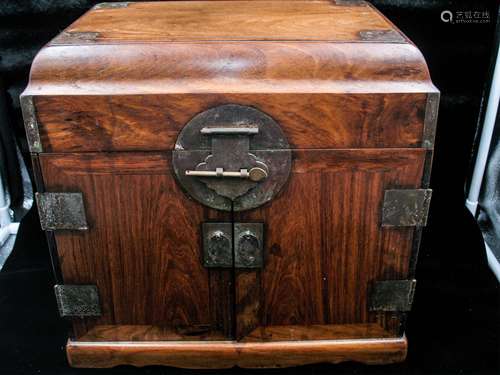 CHINESE HUANGHUALI WOOD JEWELRY BOX