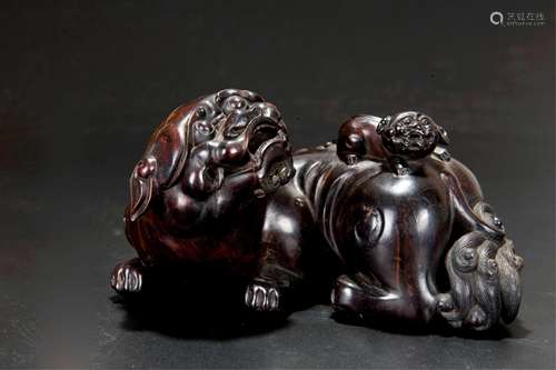 CHINESE ZITAN WOOD CARVED FOOLIONS GROUP