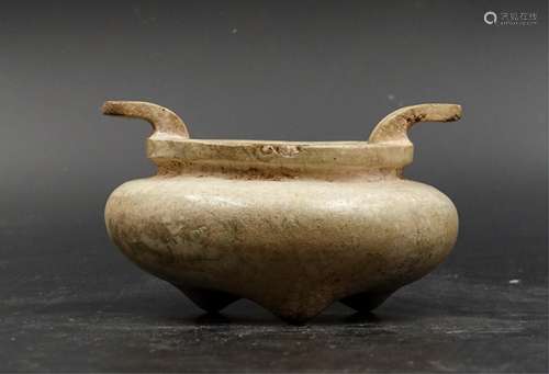 CHINESE TANG DYNASTY JADE CARVED TRIPOD CENSER