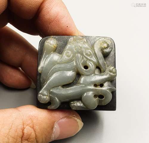 Chinese Grey White Jade Carved Chilong Thumb Ring