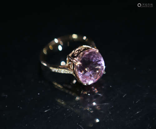 18k金镶钻紫锂辉宝石戒指