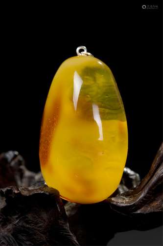 CHINESE AMBER PENDANT