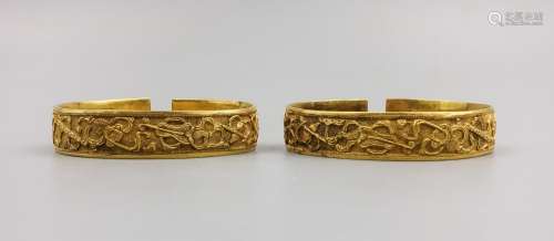 PAIR OF CHINESE QING DYNASTY GOLD BANGLES