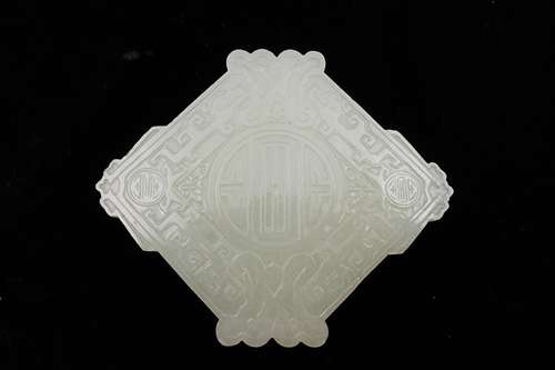 CHINESE QING DYNASTY WHITE JADE CARVED BOX