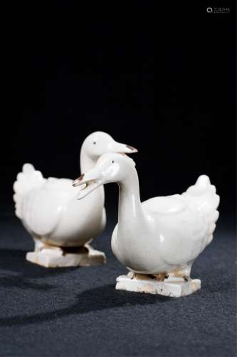PAIR OF CHINESE PORCELAIN DUCKS