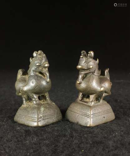 GROUP OF 2 CHINESE BRONZE FOOLIONS