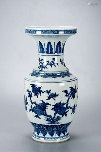 CHINESE BLUE AND WHITE FLOWER VASE