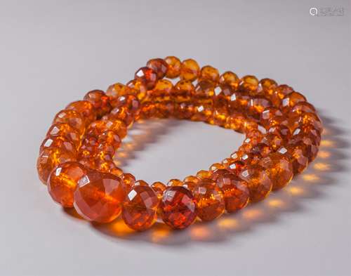 CHINESE AMBER BEADS NECKLACE