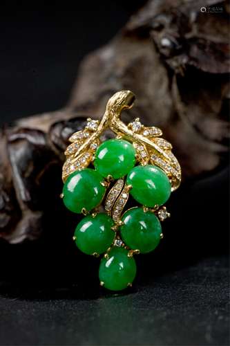 CHINESE JADEITE ON GOLD PENDANT