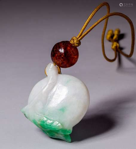 CHINESE JADEITE CARVED PEACH PENDANT