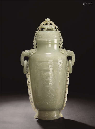 十八世纪 青白玉薄胎雕双龙耳龙纽盖瓶