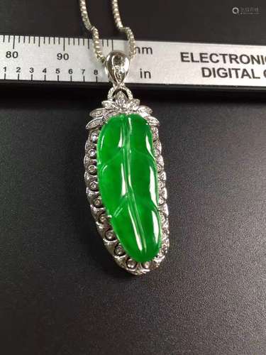 18K White Gold Diamond Green Jadeite Leaf Pendant