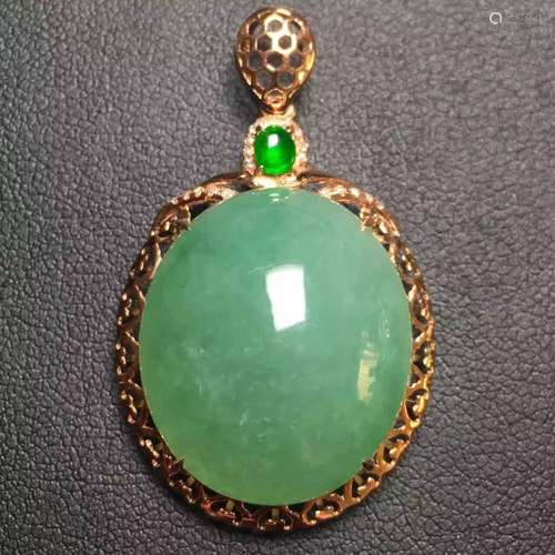 18K Gold Natural Green Jadeite Pendant