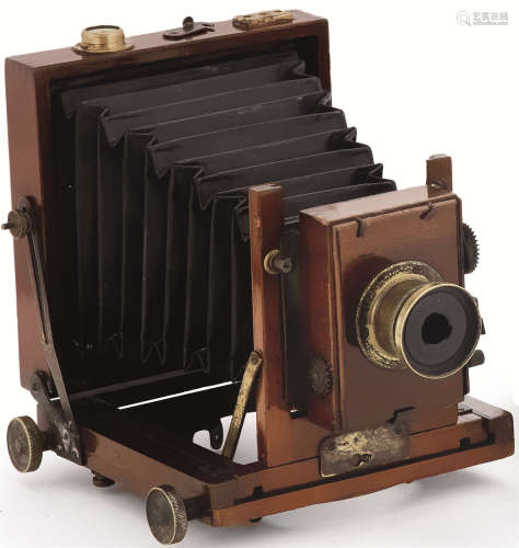 1890年作代 木质方箱相机
