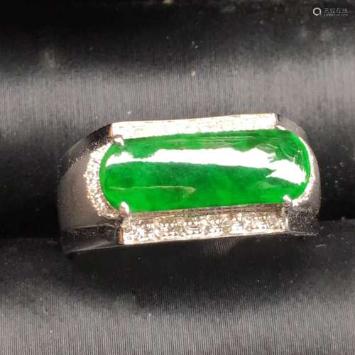 18K Gold Diamond Green Jadeite Ring