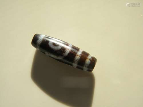 ANTIQUE TIBET DZI BEAD with Zhu Sha Dot