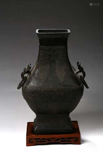 An archaistic bronze Hu-vase