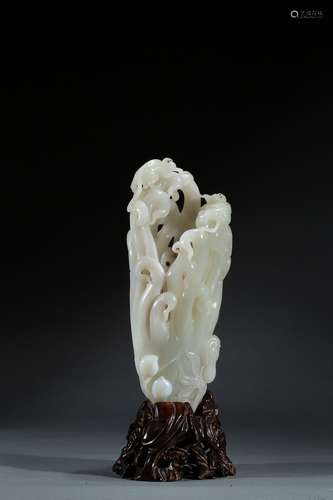 A white jade carved finger-citron