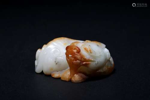 A small white jade auspicious beast